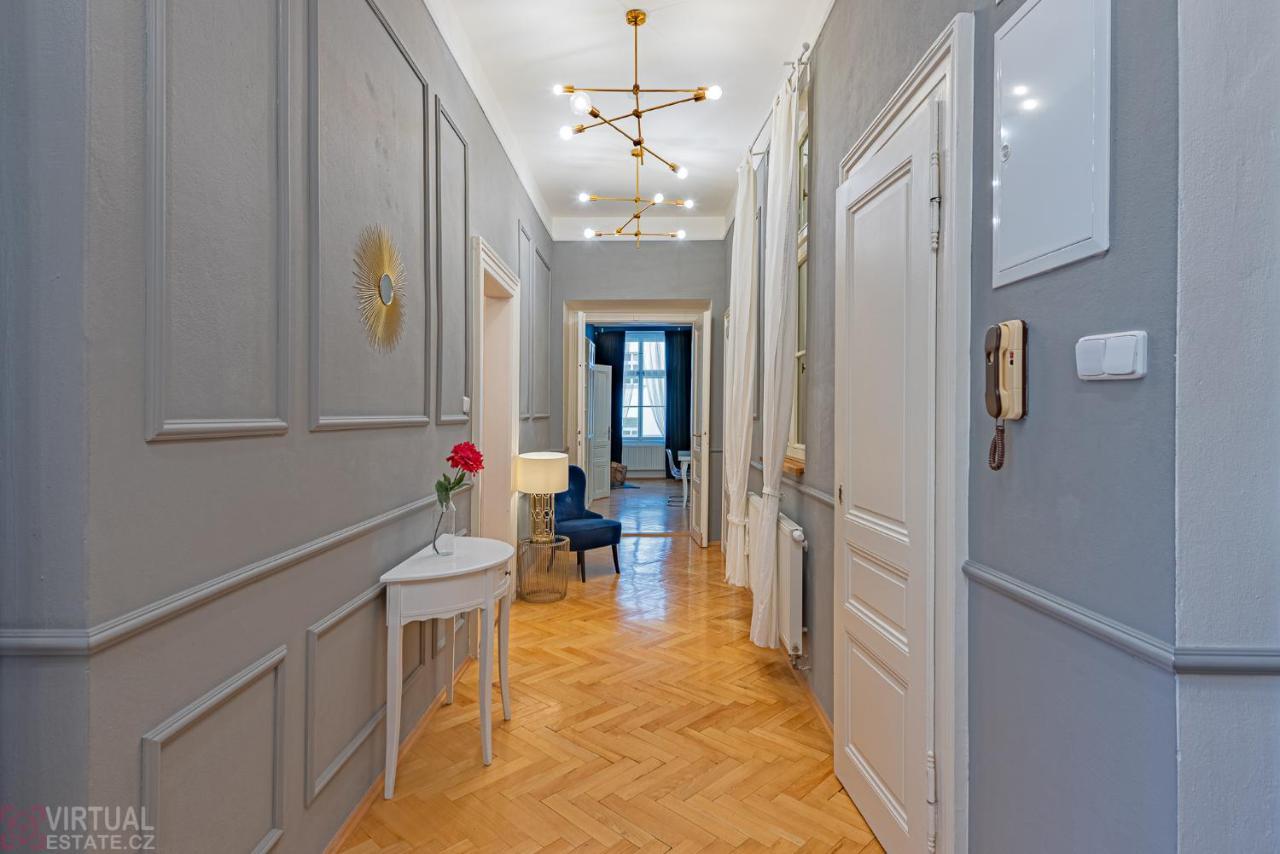 Colorful Wenceslas Square Apartment Praag Buitenkant foto