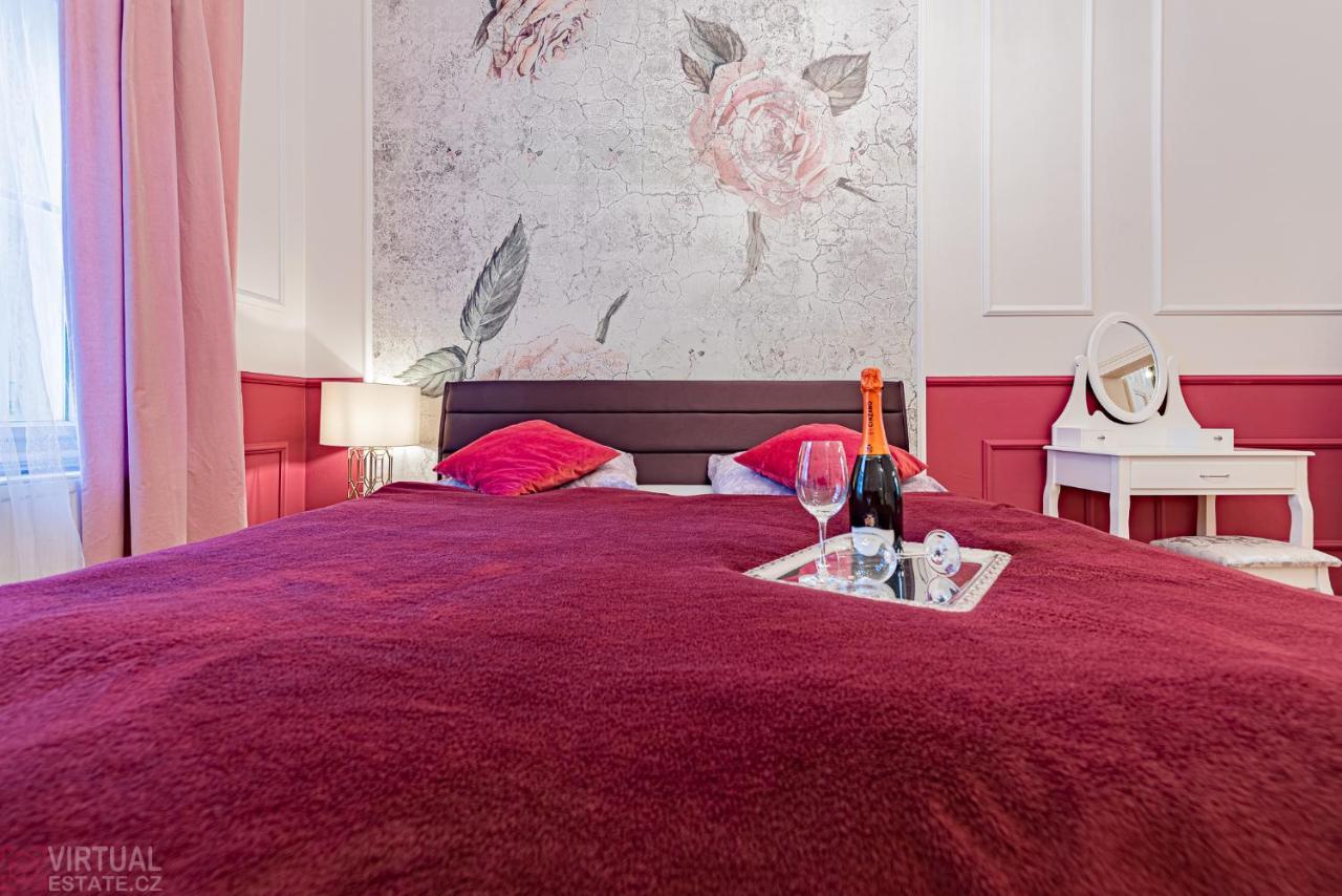 Colorful Wenceslas Square Apartment Praag Buitenkant foto