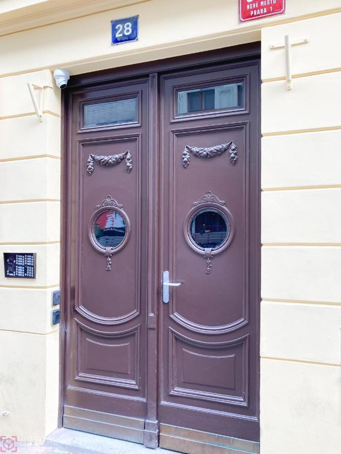 Colorful Wenceslas Square Apartment Praag Buitenkant foto