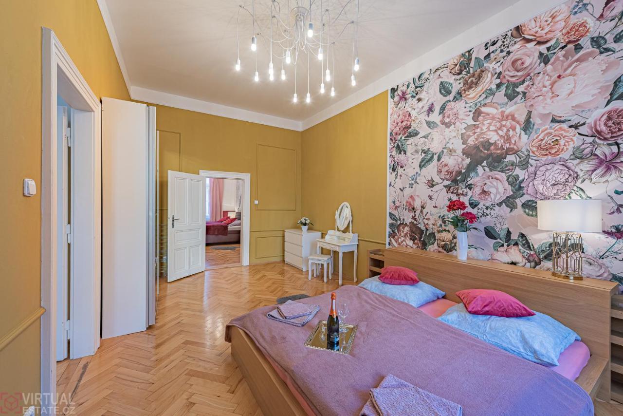 Colorful Wenceslas Square Apartment Praag Buitenkant foto