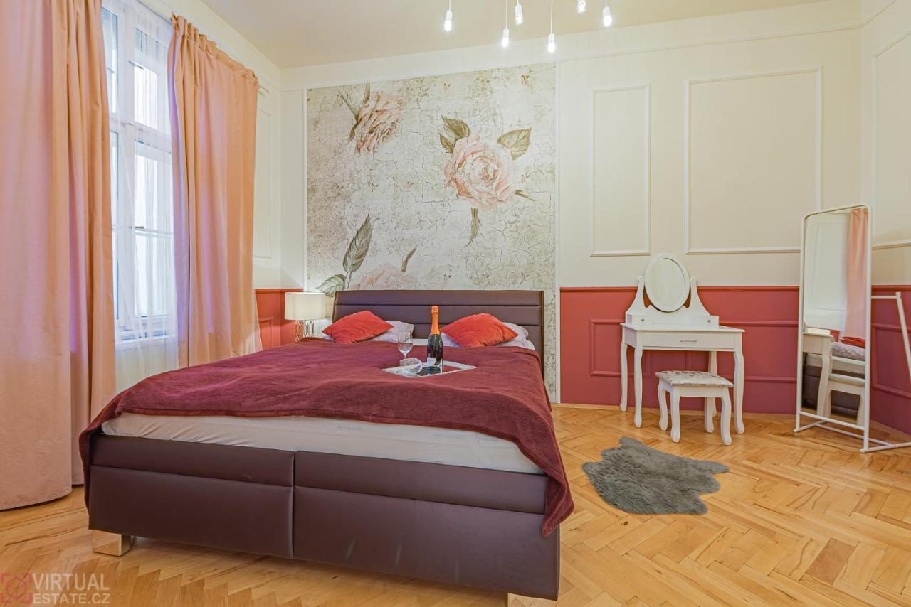 Colorful Wenceslas Square Apartment Praag Buitenkant foto