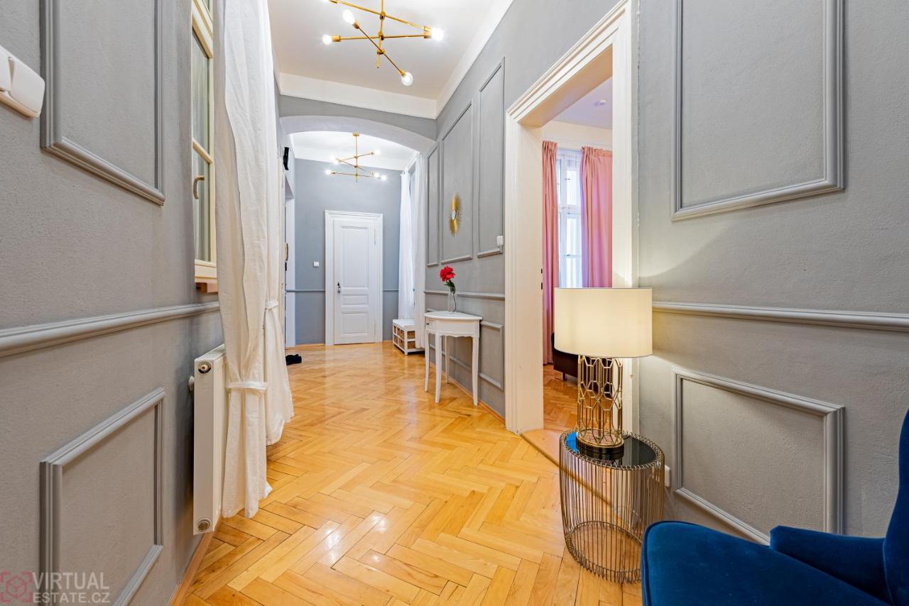 Colorful Wenceslas Square Apartment Praag Buitenkant foto