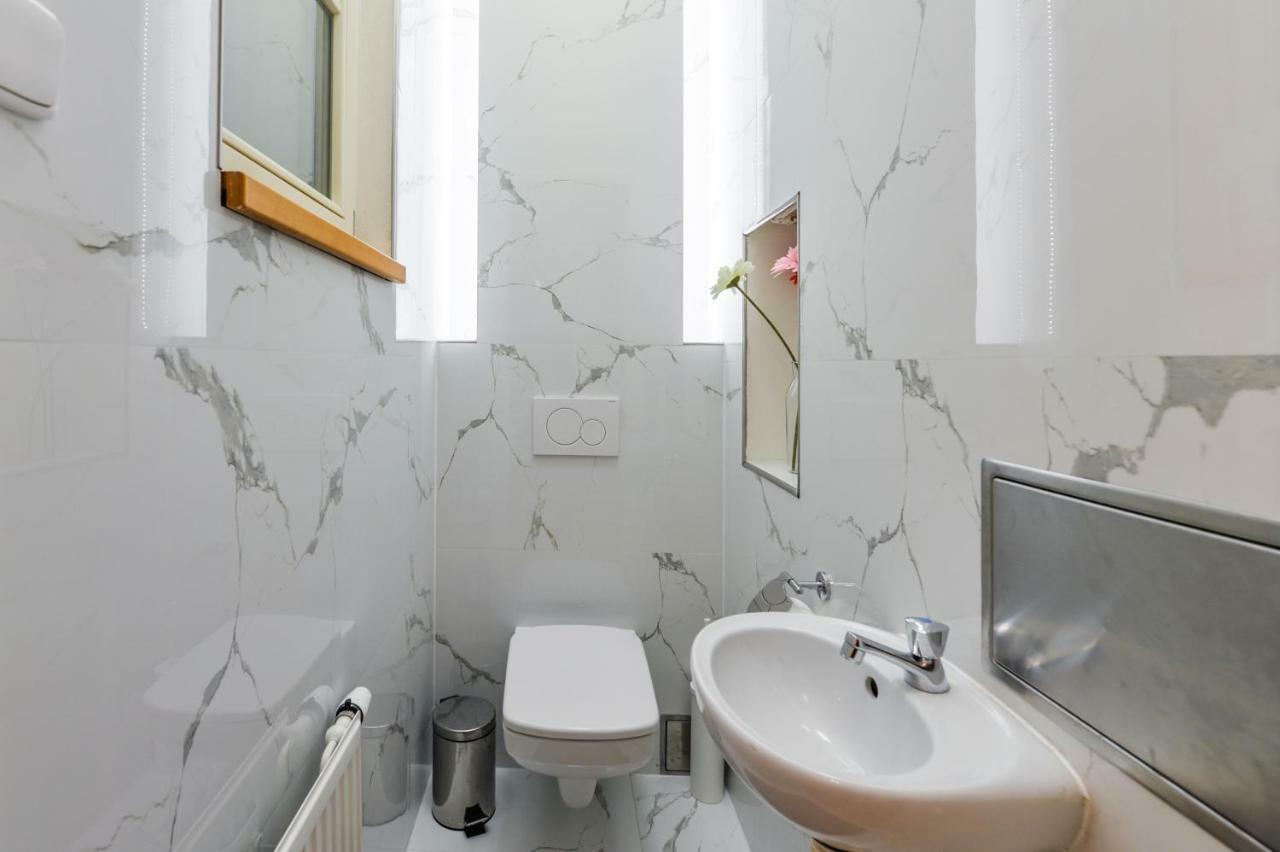 Colorful Wenceslas Square Apartment Praag Buitenkant foto